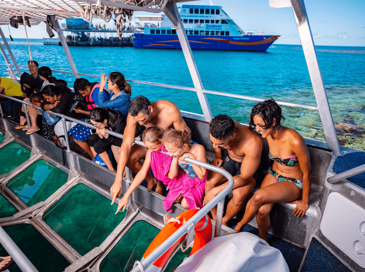 Great Barrier Reef Pontoon Full-Day Tour at Moore Reef - სურათი 5