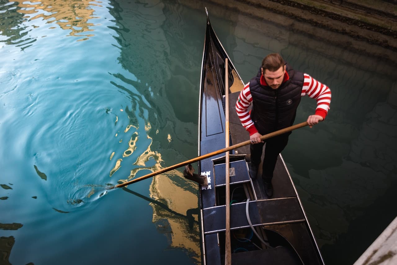 Venice: Gondola Ride with Live Commentary - სურათი 8