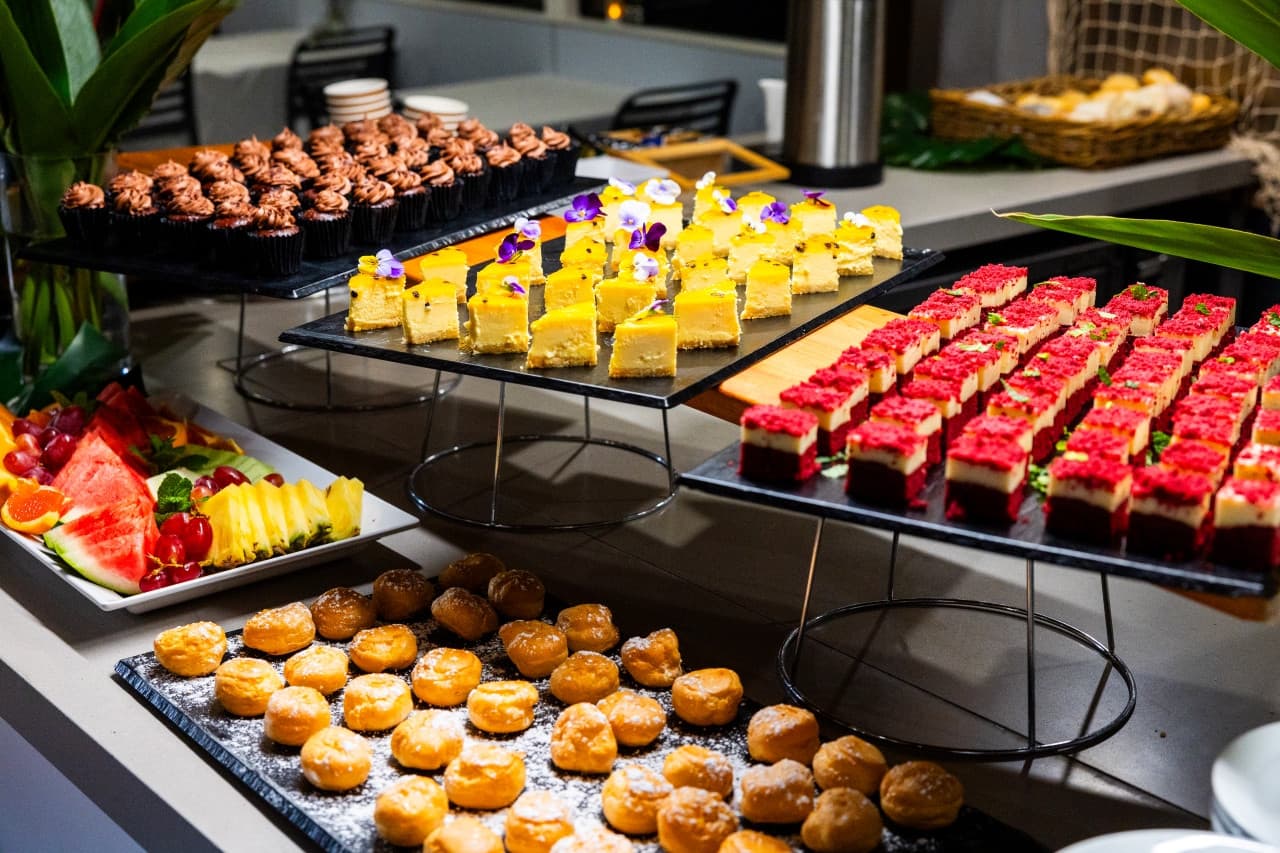 Gold Coast Buffet Dinner Cruise aboard Sea World Cruises - სურათი 9