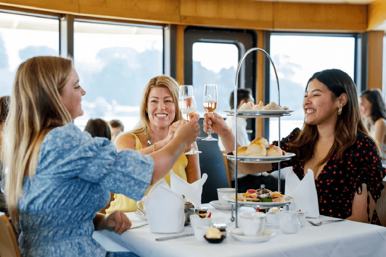 Sydney Harbour High Tea Cruise aboard Captain Cook Cruises - მთავარი სურათი