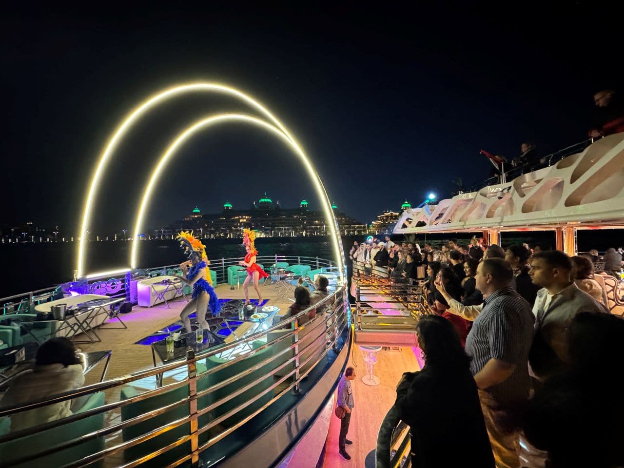 Lotus Royale Mega Yacht - Dinner Cruise - სურათი 6
