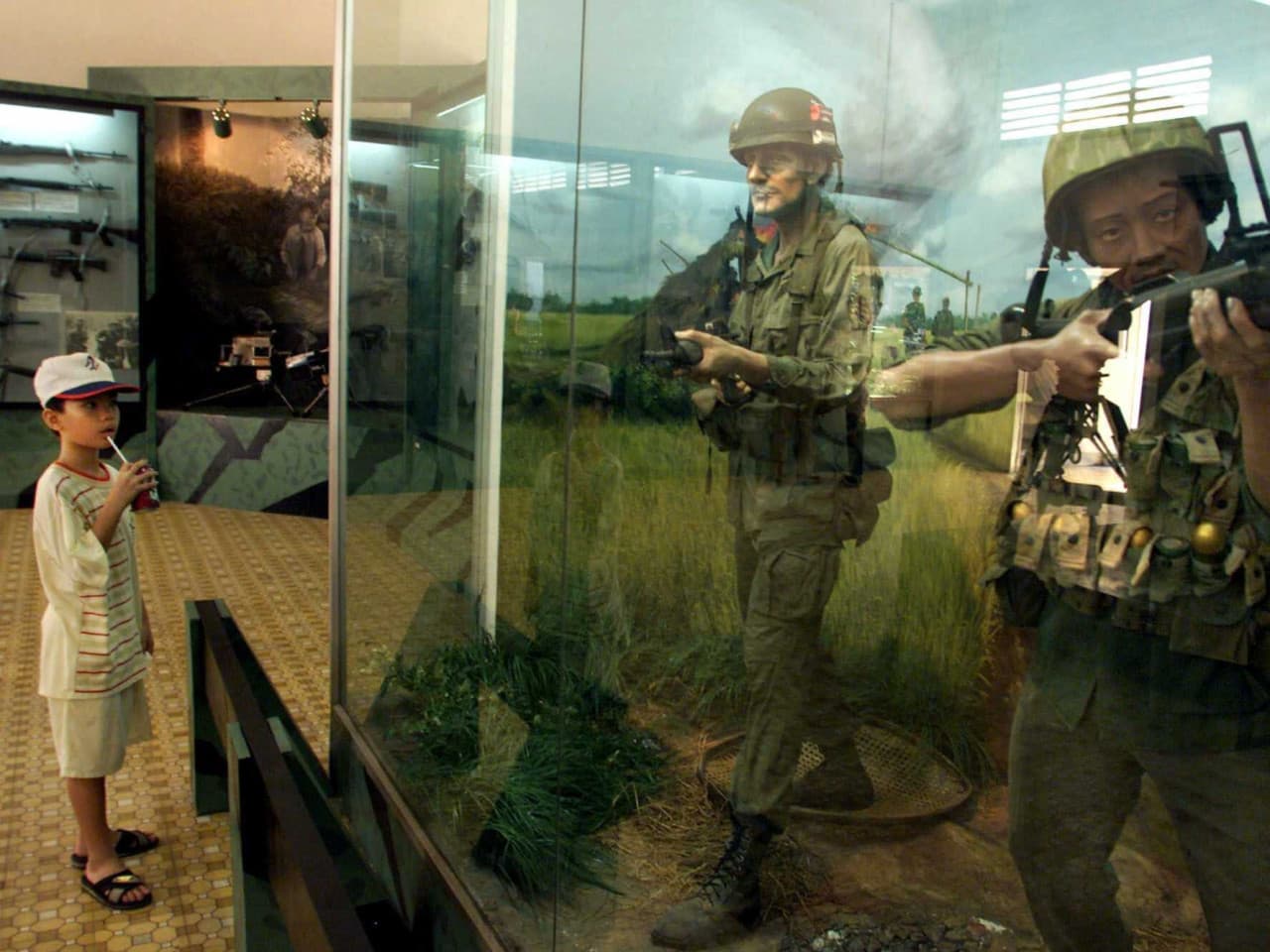 Ho Chi Minh Full-Day Tour: Independence Palace, War Remnants Museum, Water Bus Ride on Saigon River - სურათი 4