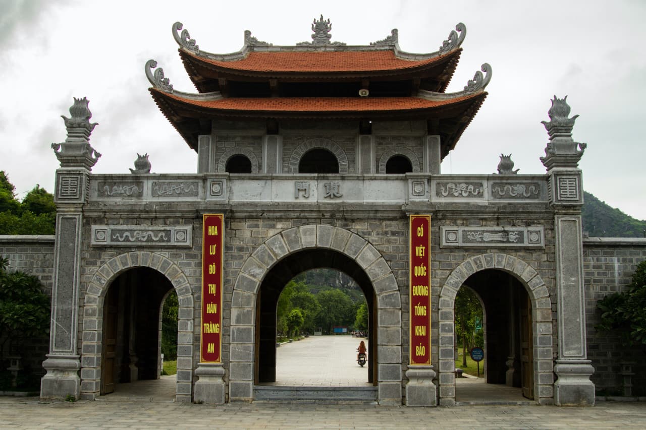 Hoa Lu and Tam Coc Tour from Hanoi - სურათი 4