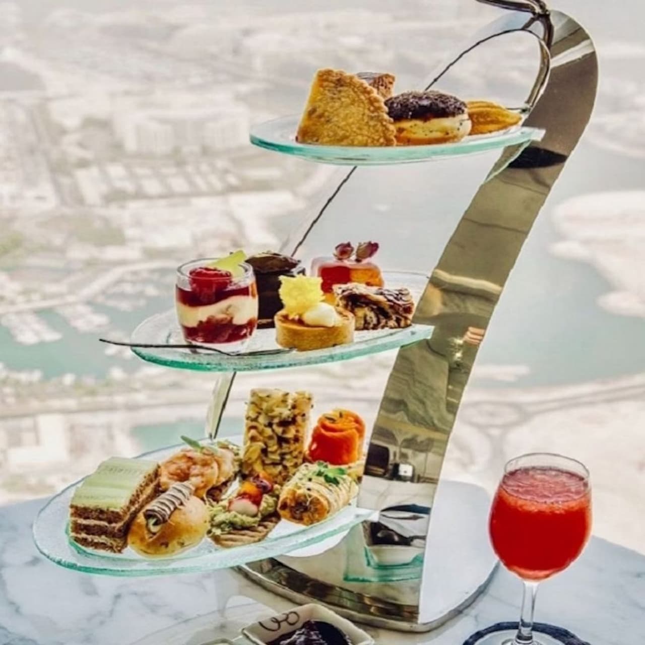 Etihad Towers Observation Deck at 300 - სურათი 4