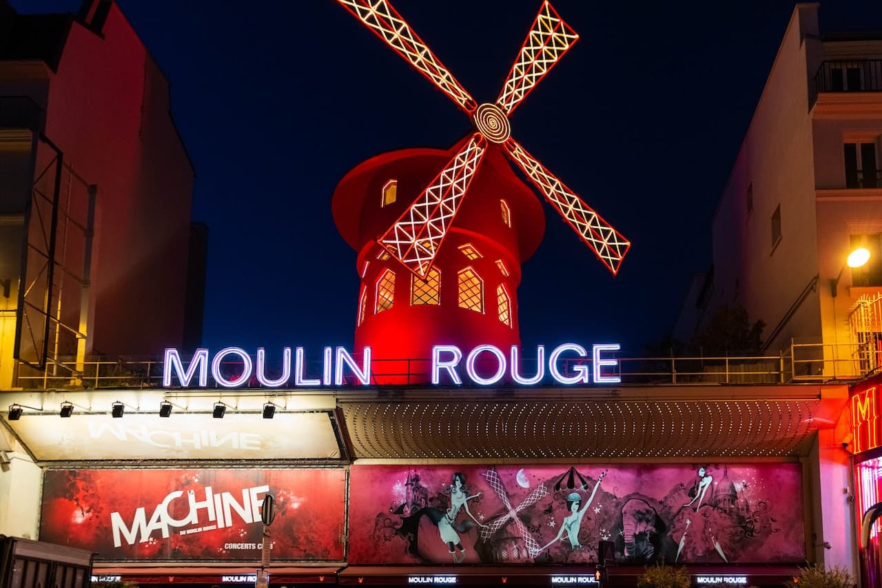 Moulin Rouge Cabaret Show with Drop-off Service and Seine River Cruise - მთავარი სურათი