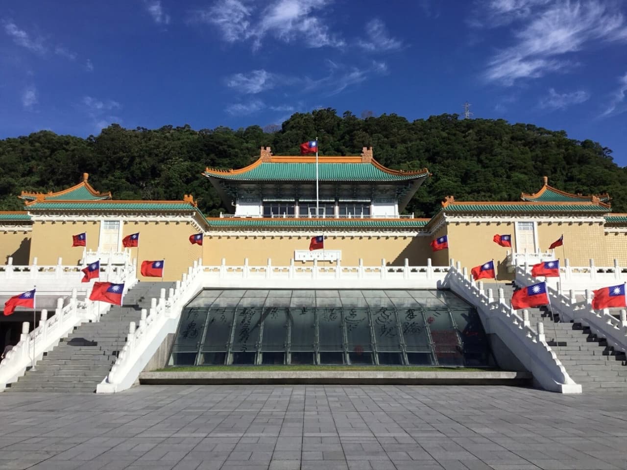 Classic Taipei Landmarks Full-Day Tour: National Palace Museum, Chiang Kai-shek Memorial Hall - სურათი 2