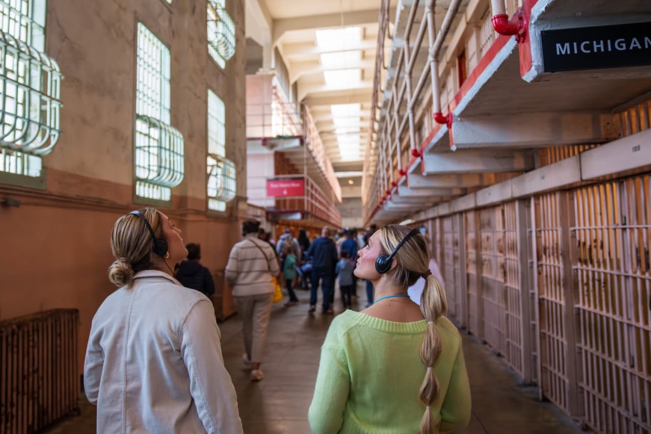 Official Alcatraz Island Admission Ticket + Audio Tour with Roundtrip Ferry by Alcatraz City Cruises - სურათი 3