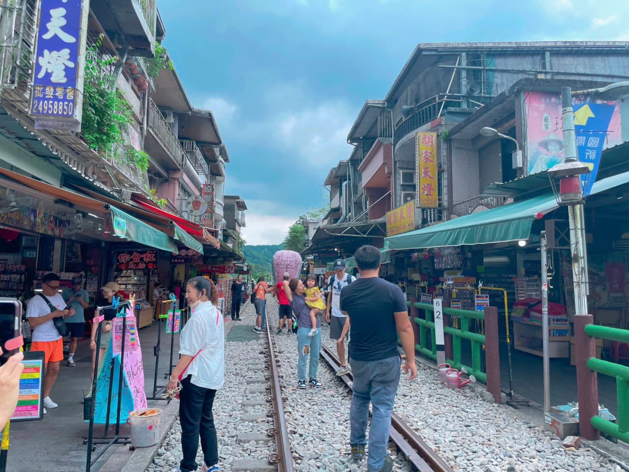 Yehliu, Jiufen, and Shifen Full-Day Tour from Taipei - სურათი 9