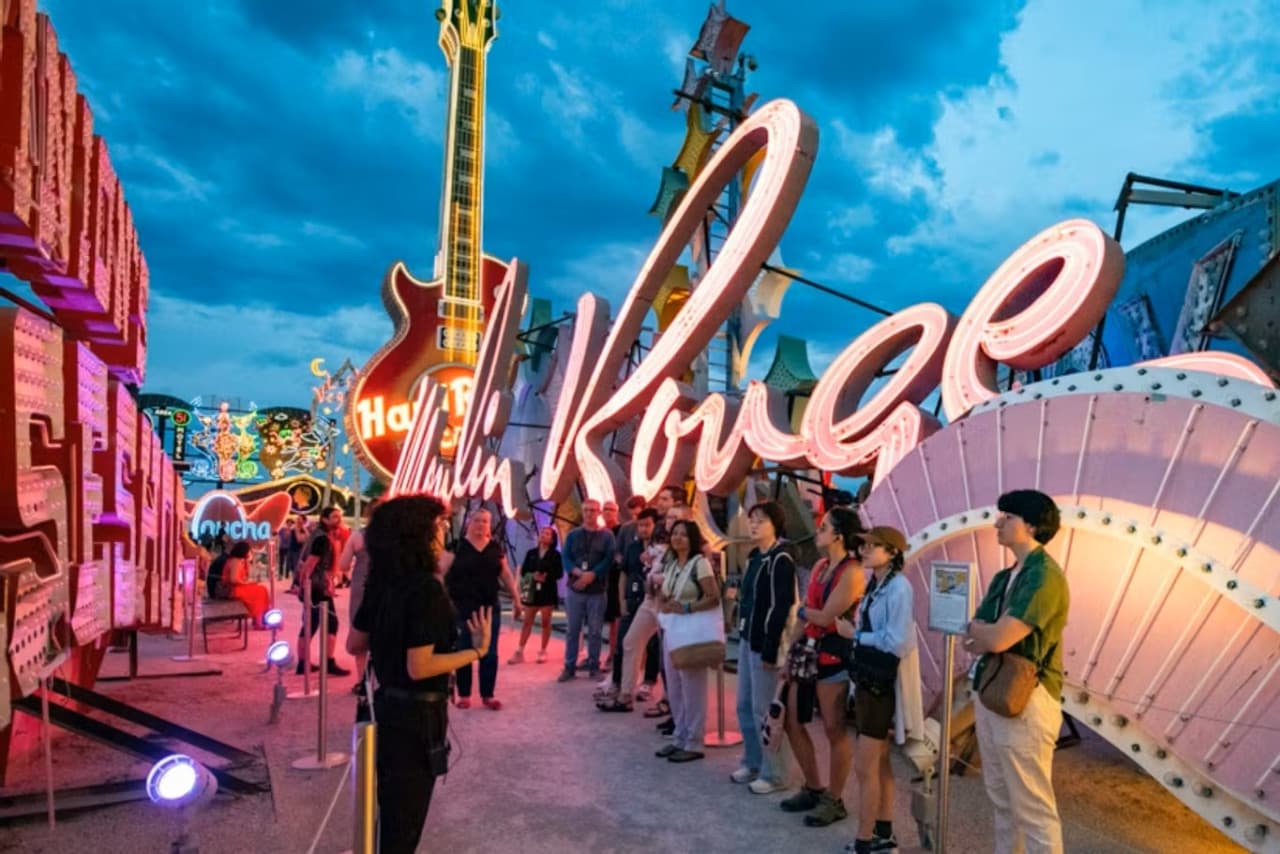 The Neon Museum Ticket - მთავარი სურათი