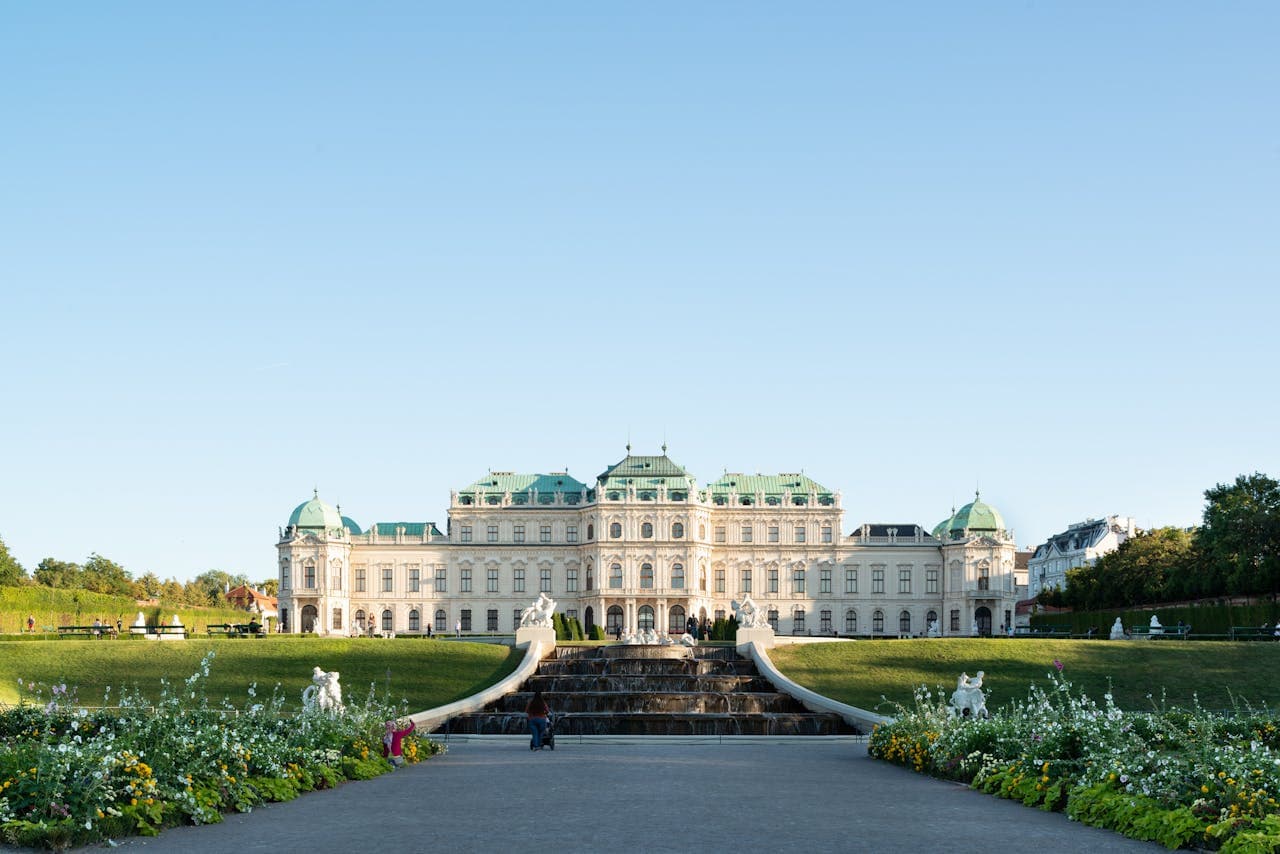 Belvedere Palace - მთავარი სურათი