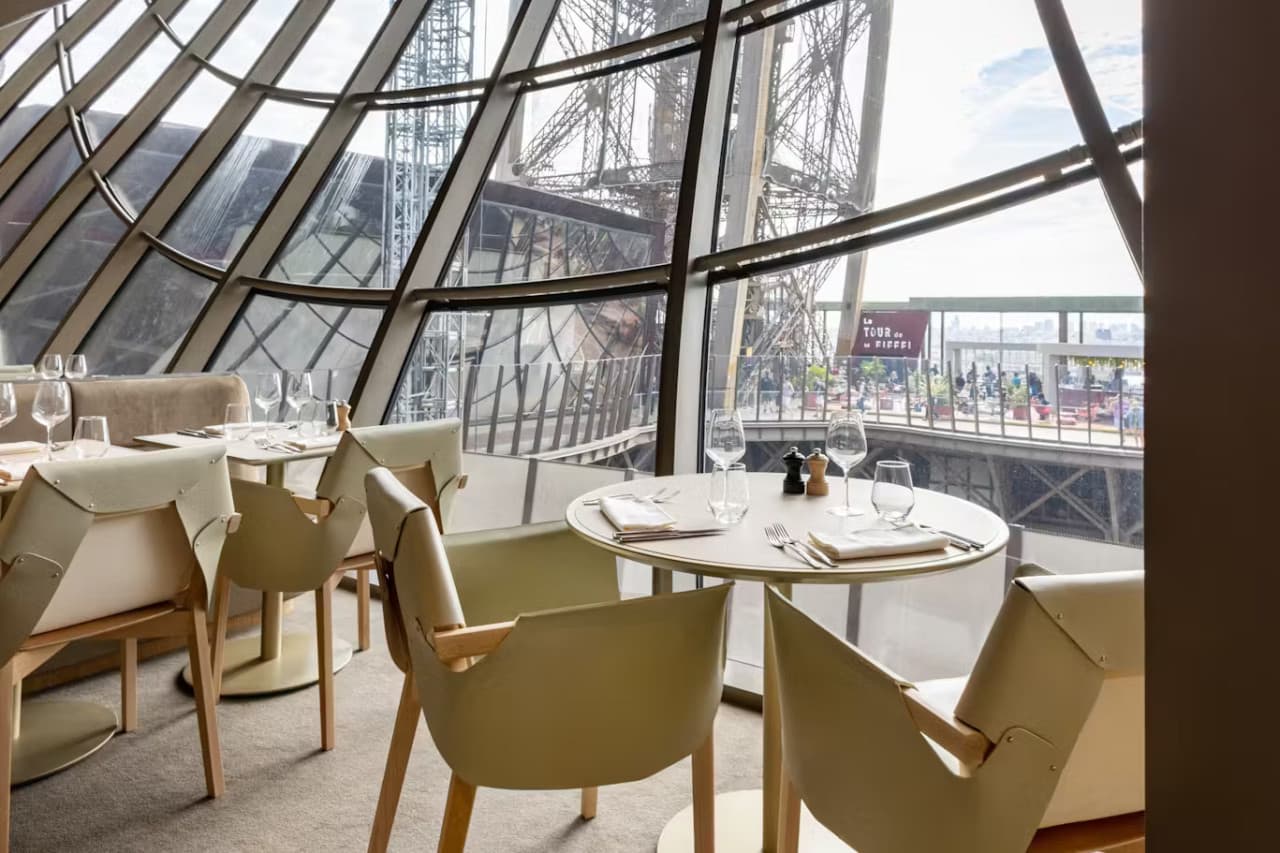 Eiffel Tower Dining Experience at Madame Brasserie Restaurant - სურათი 2