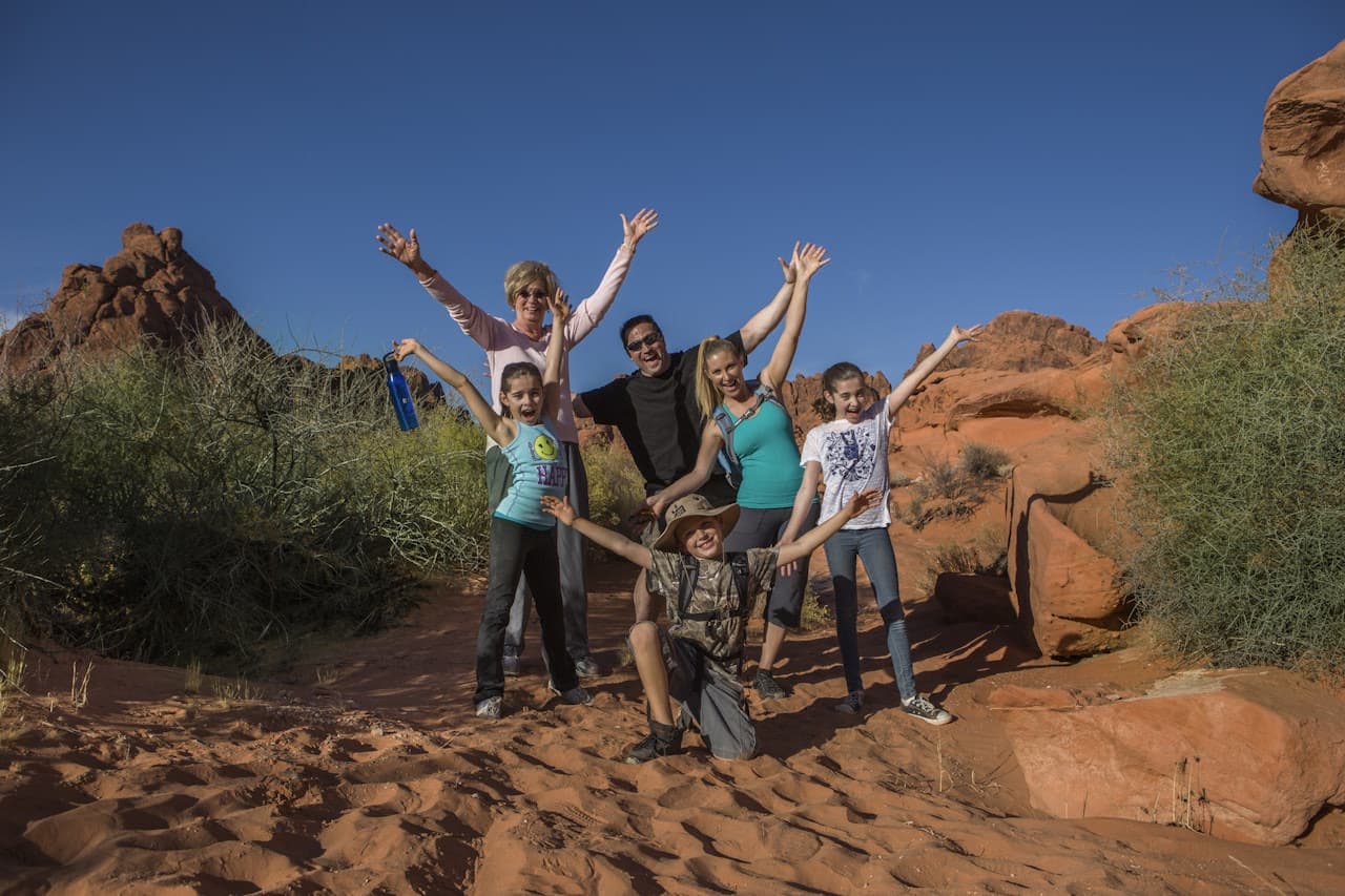 Hiking in the Valley of Fire - სურათი 3