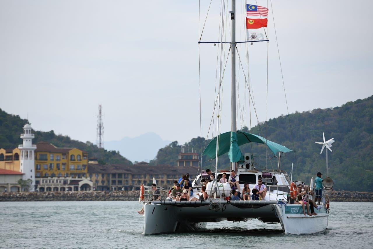 Premium Langkawi Sunset and Day Cruises by Crystal Yacht - სურათი 3