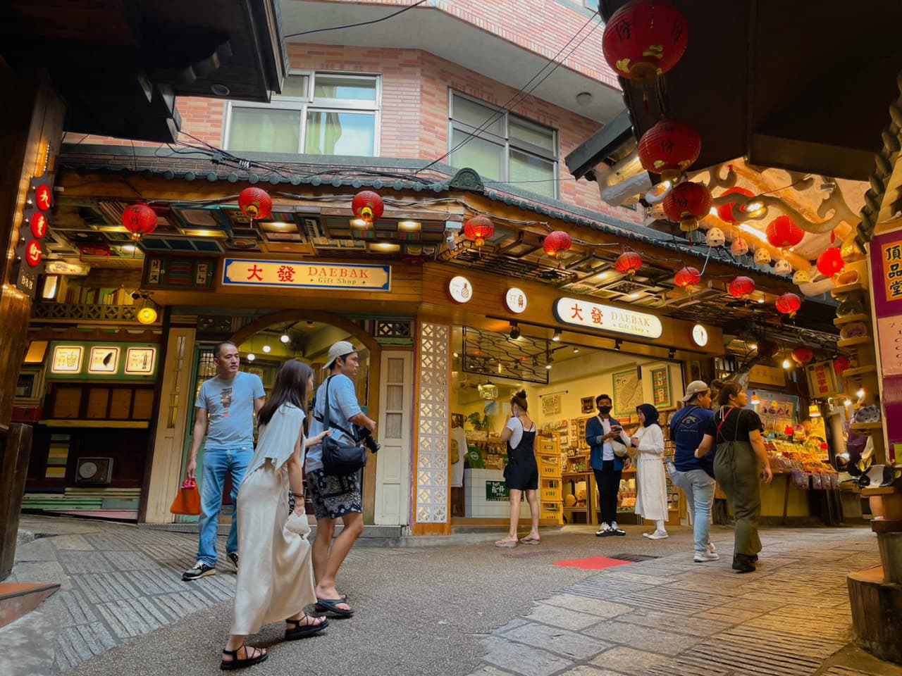 Yehliu, Jiufen, and Shifen Full-Day Tour from Taipei - სურათი 13