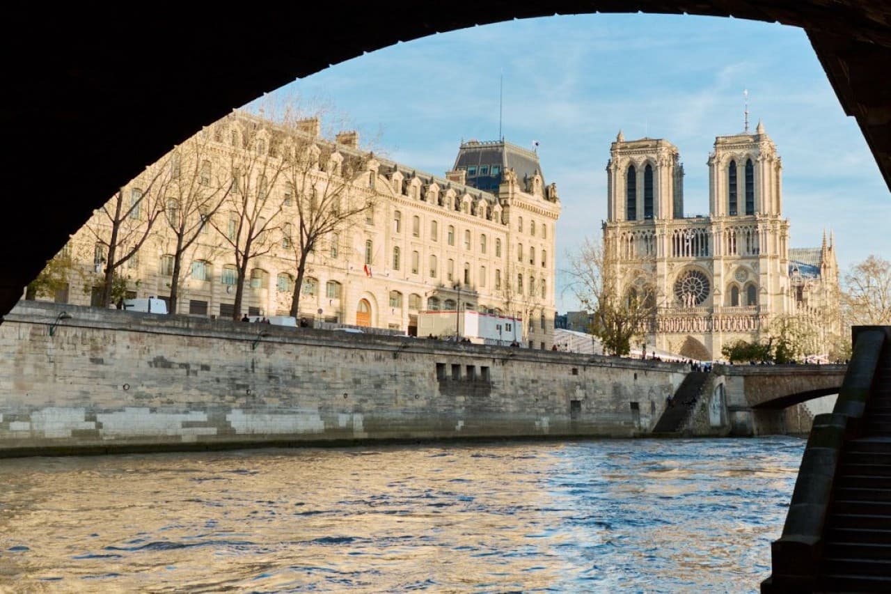 Notre Dame Cathedral Neighbourhood Guided Walking Tour - მთავარი სურათი
