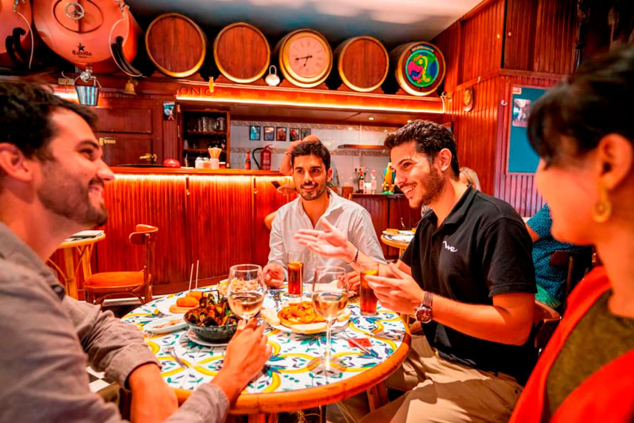 Barcelona Old Town Walking Tour with Flamenco Show and Tapas Dinner - სურათი 10