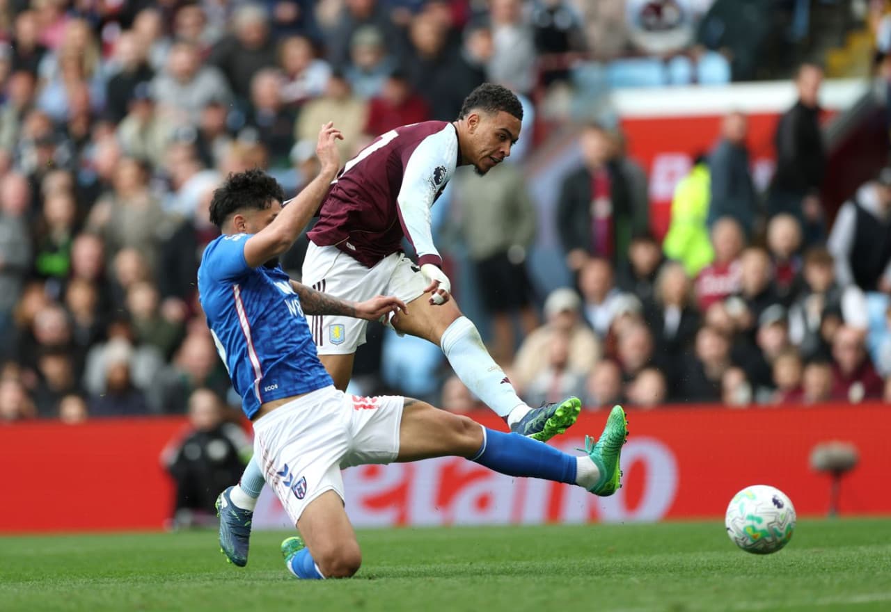 Premier League Football - Aston Villa FC Match Ticket at Villa Park Stadium - სურათი 2