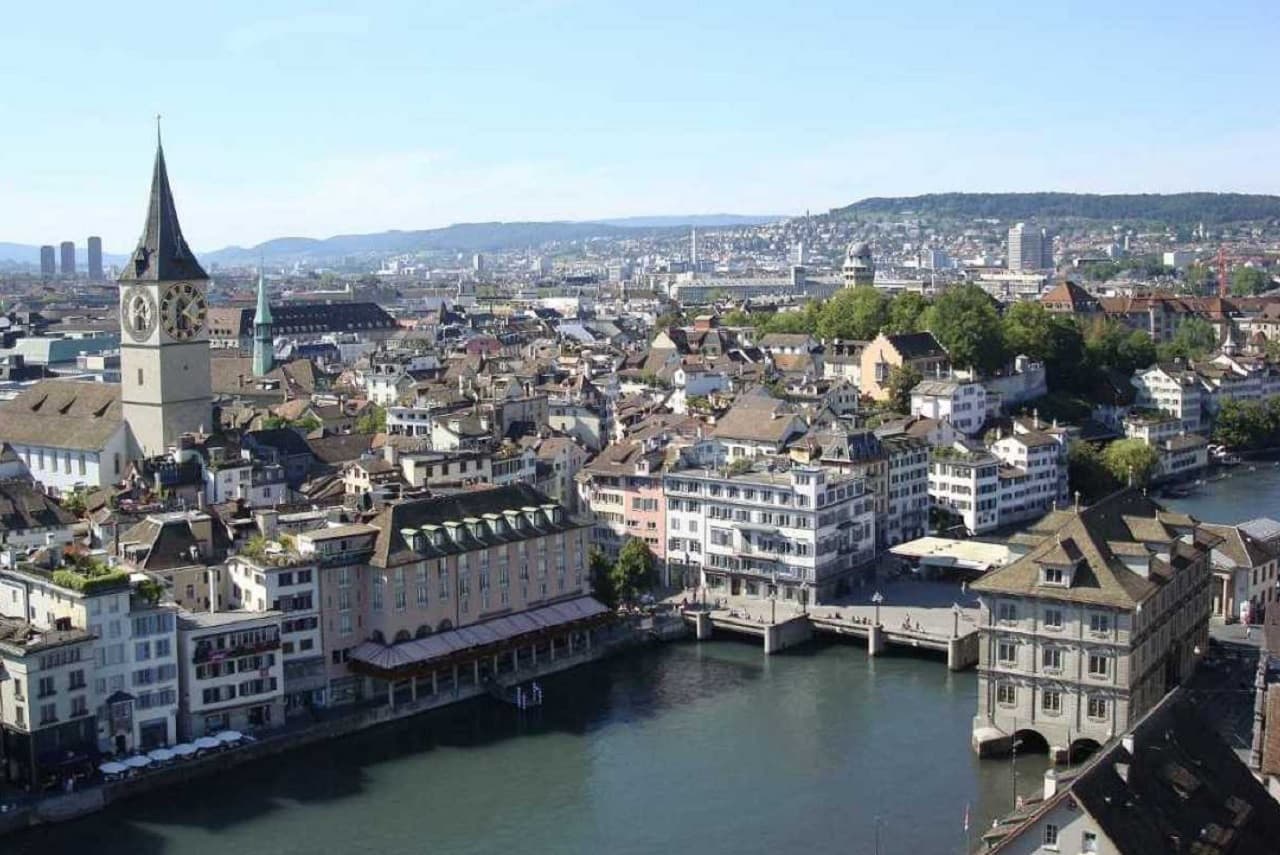 Zurich Sightseeing Bus Tour with Guided Old Town Walk - სურათი 4