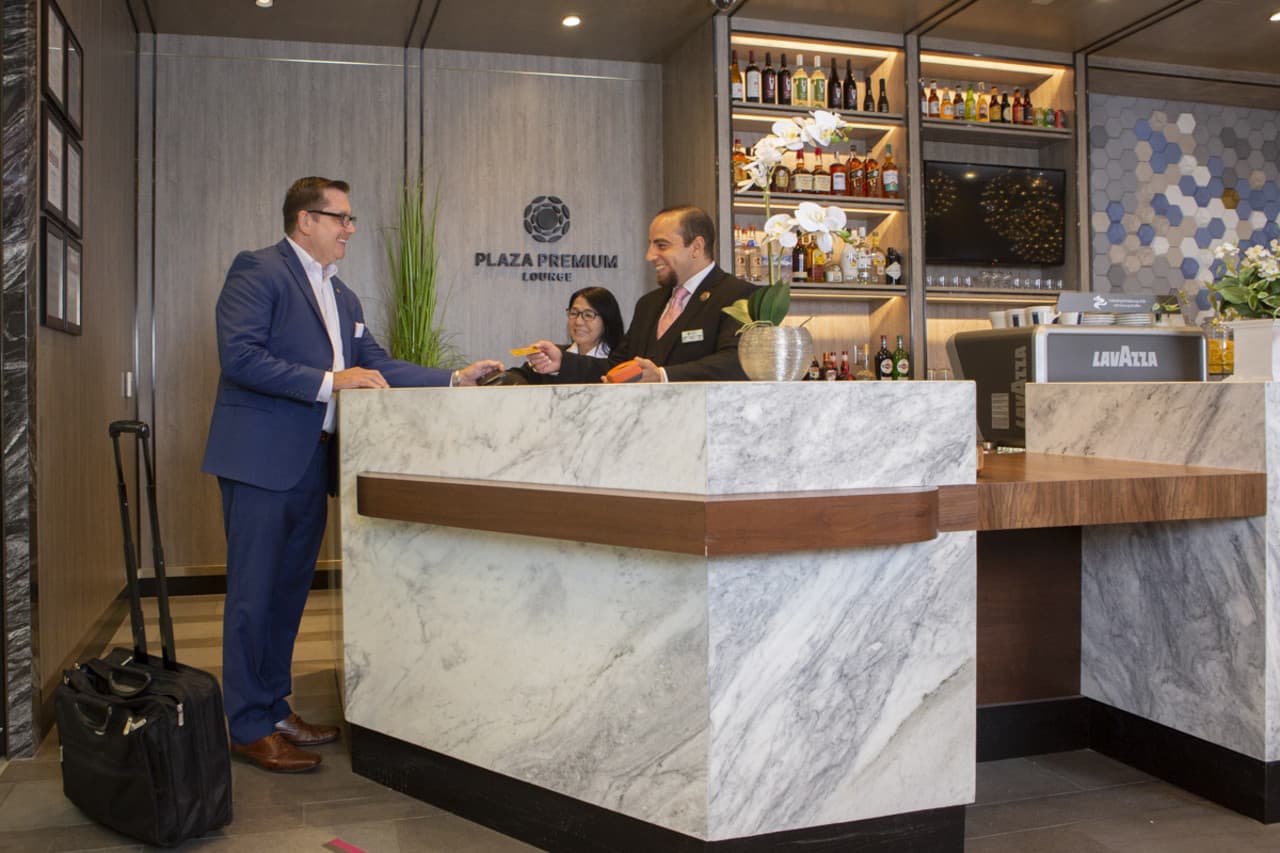 Plaza Premium Lounge - Dallas Fort Worth International Airport Terminal E - სურათი 8