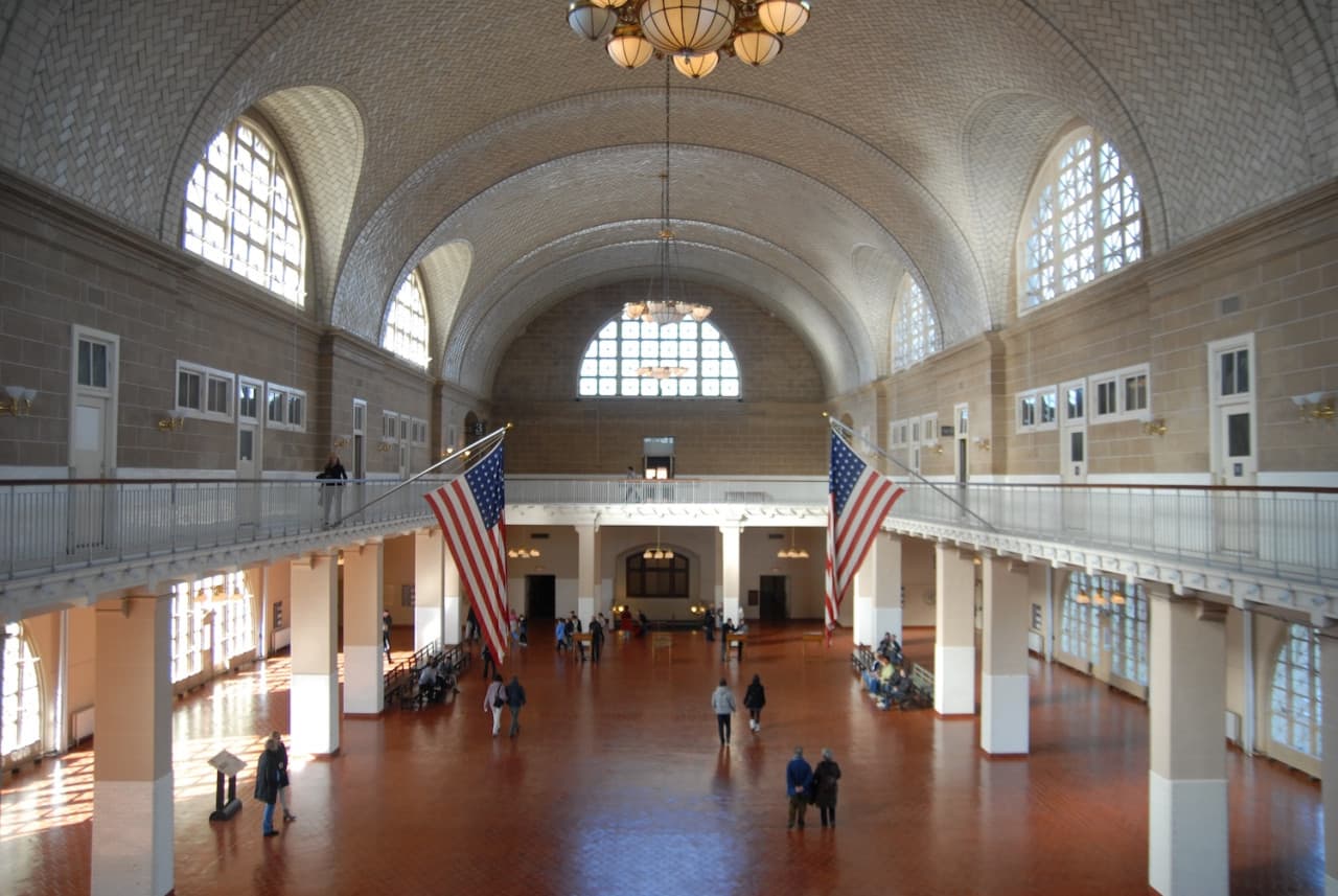 Official Statue of Liberty & Ellis Island Admission Ticket + Roundtrip Ferry by Statue City Cruises - სურათი 11