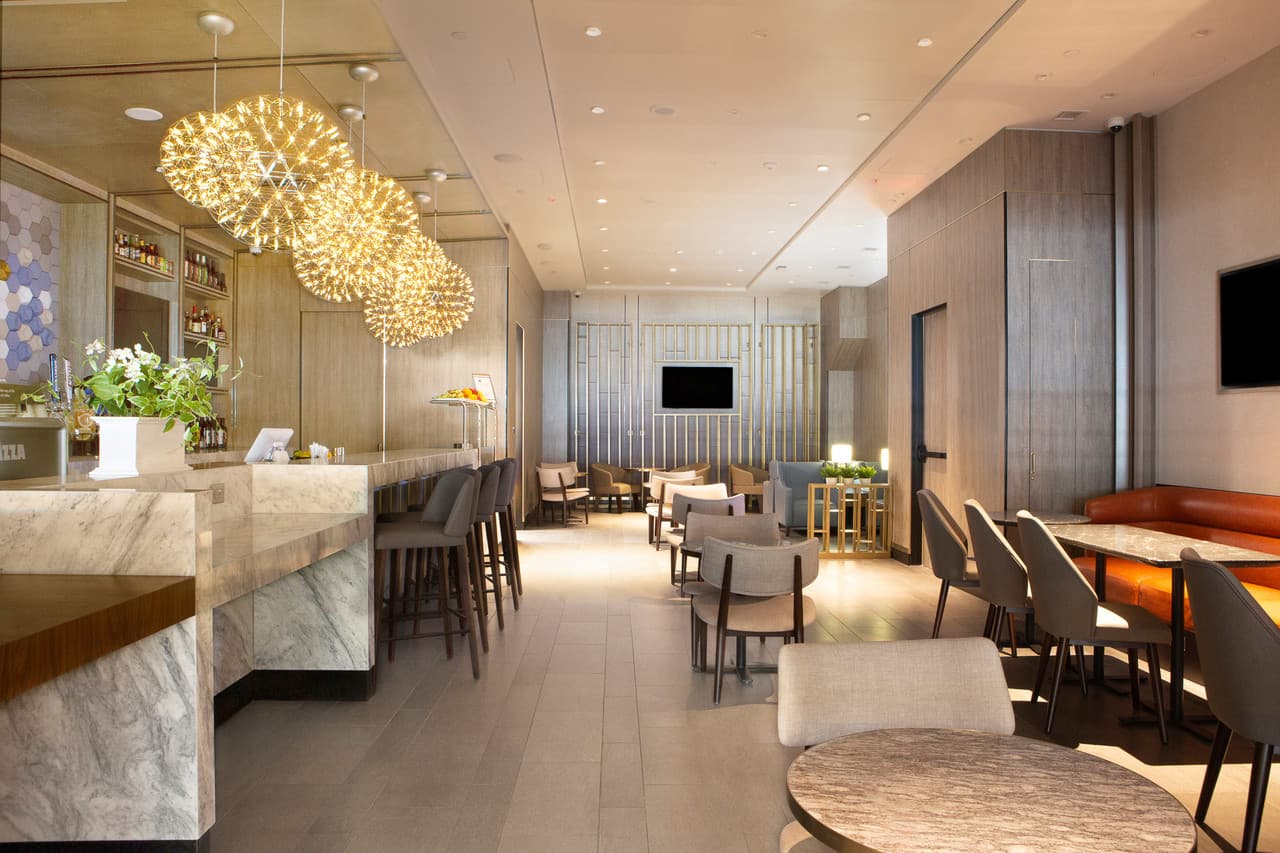 Plaza Premium Lounge - Dallas Fort Worth International Airport Terminal E - სურათი 2