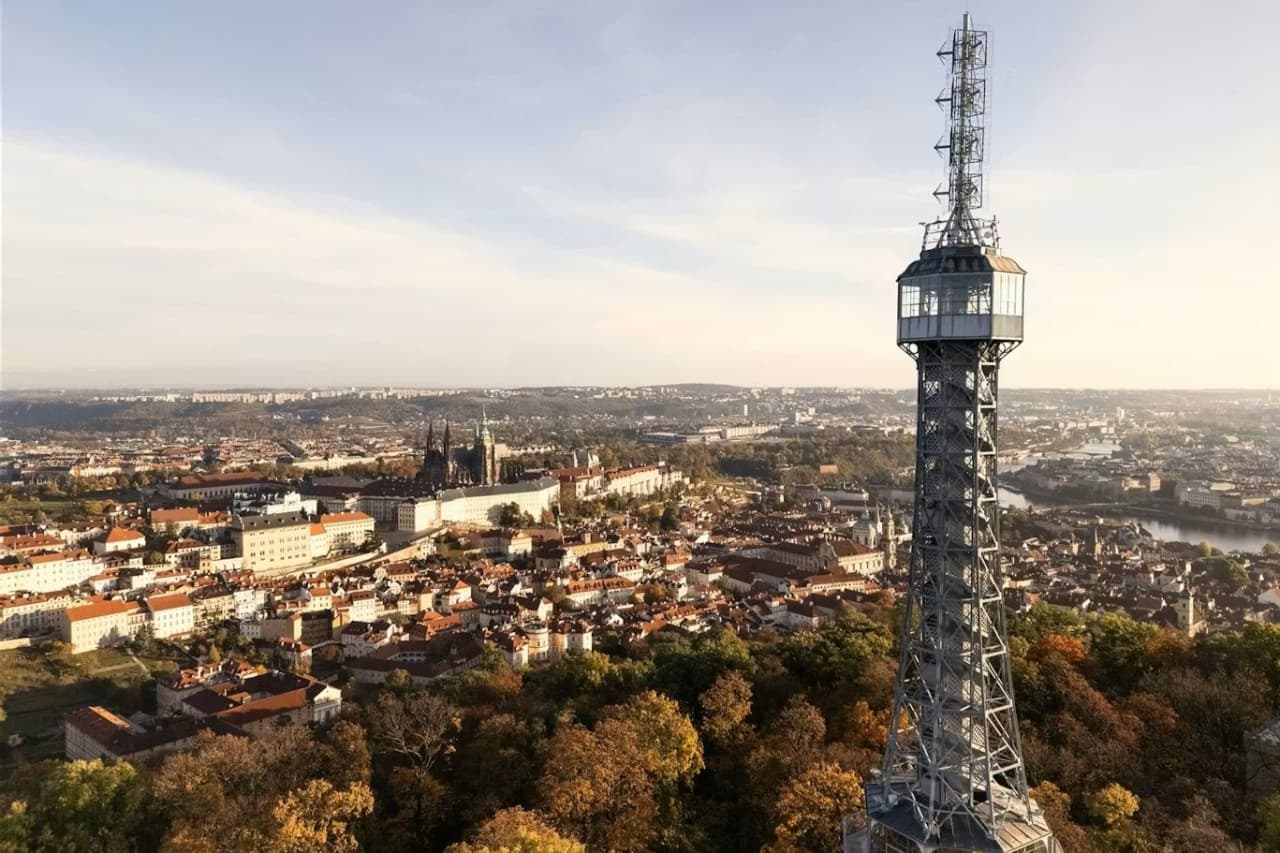 Petřín Tower & Mirror Maze Ticket - მთავარი სურათი