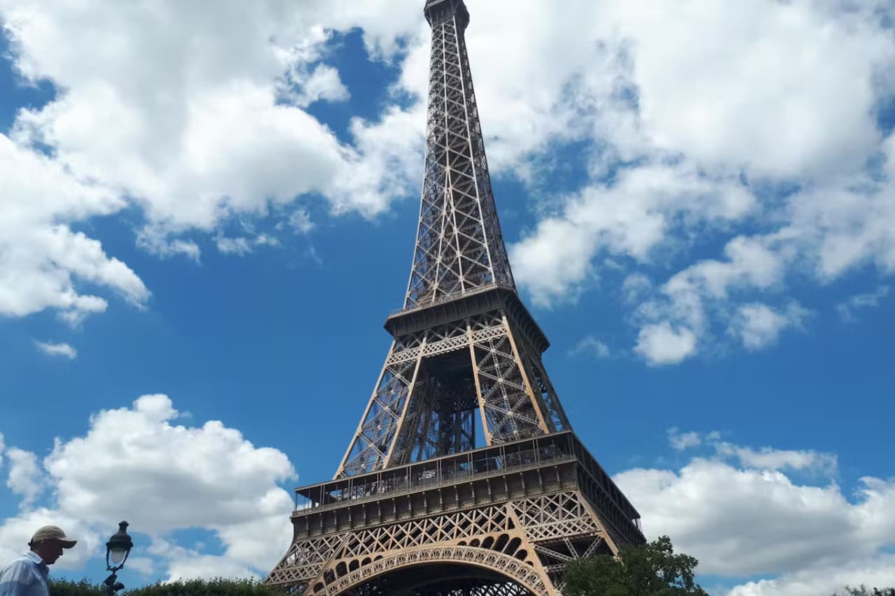 Eiffel Tower Reserved Access Tickets with Optional Summit - სურათი 24