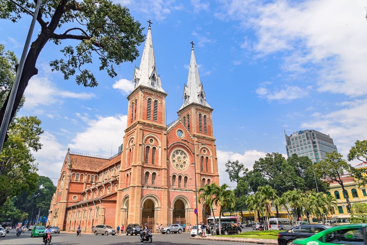 Ho Chi Minh Half-Day City Tour: Independence Palace, Notre Dame Cathedral, Thien Hau Pagoda - სურათი 8