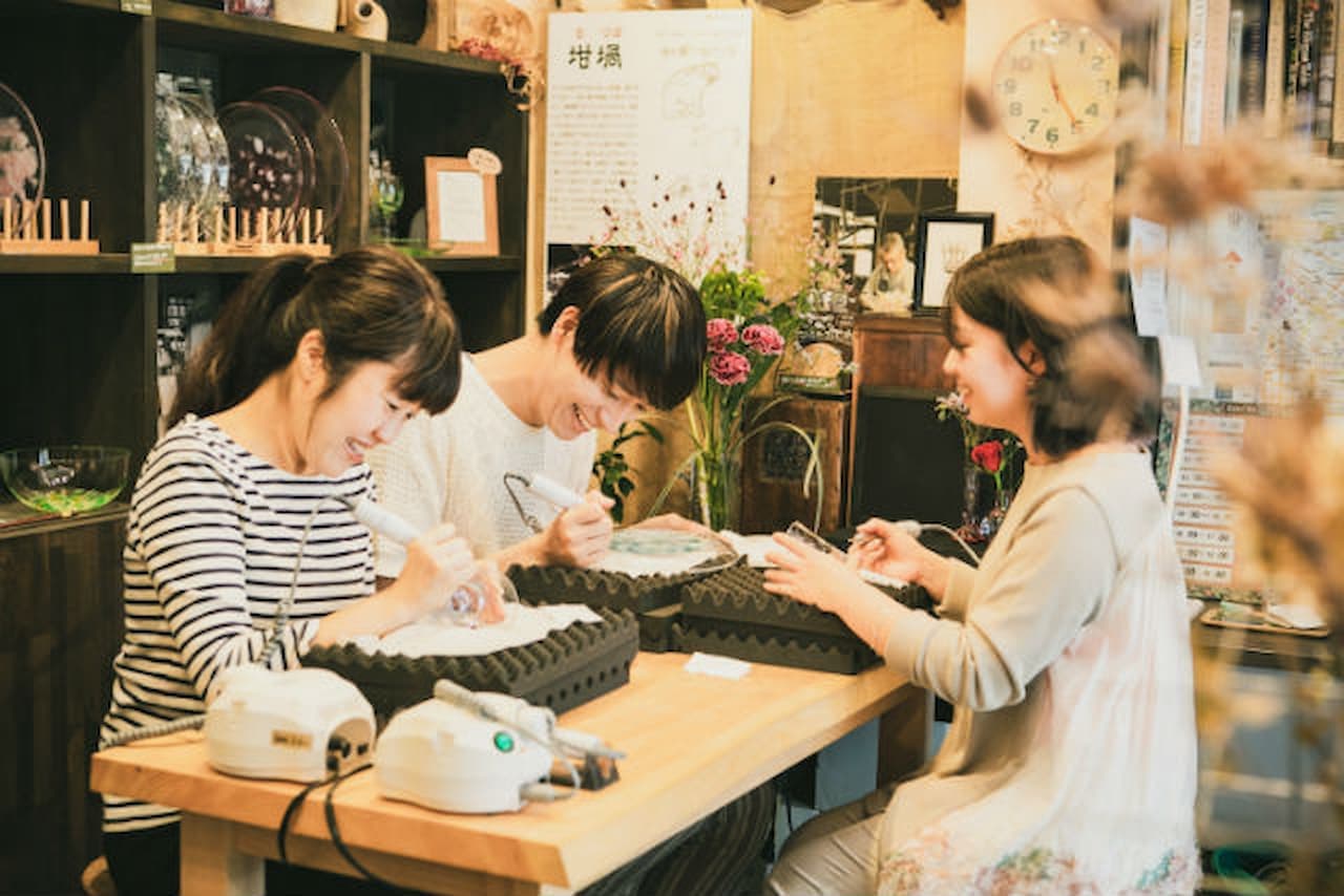 Glass Carving Experience at Tokyo Small Museum of Books About Glass - სურათი 6