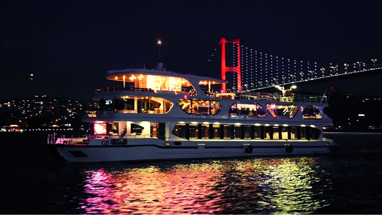 Bosphorus Dinner Cruise with Turkish Night Show - სურათი 2