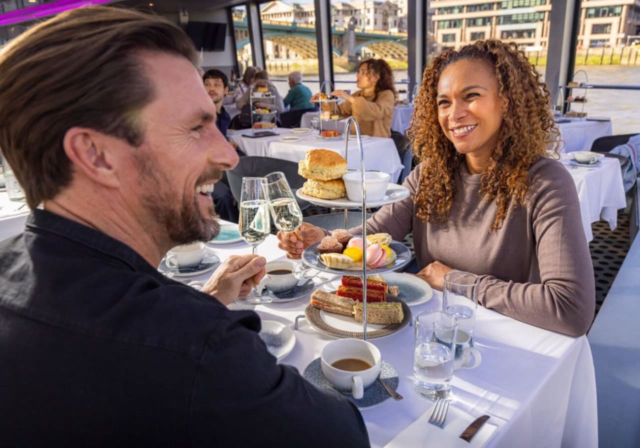 London Day Dining Cruise on the River Thames by City Cruises - სურათი 3