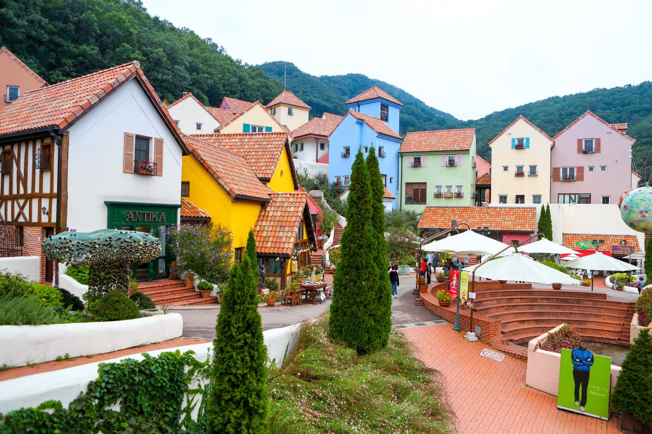 Nami Island, Petite France, and Italian Village Tour from Seoul - სურათი 4