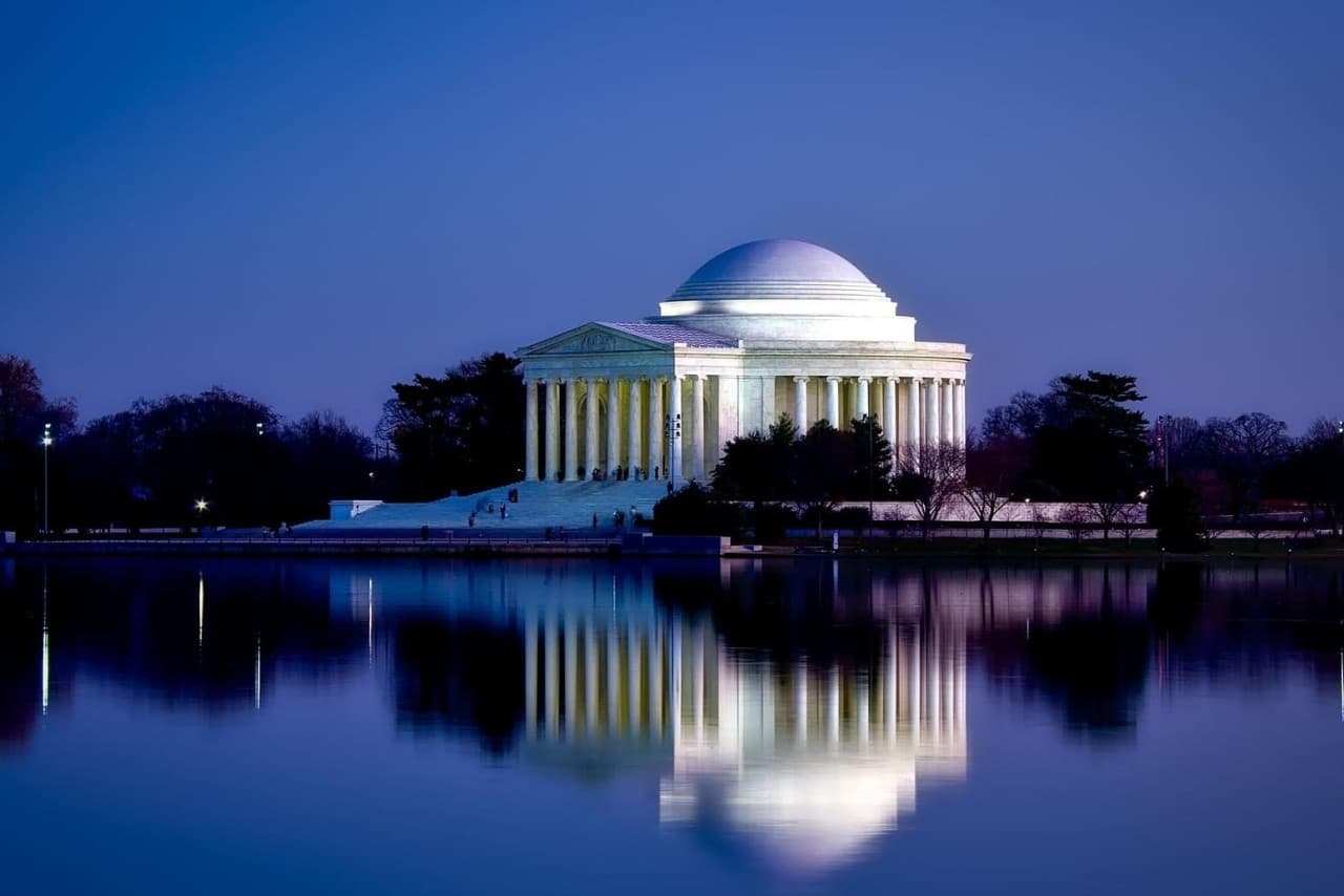 Washington DC Night Memorials Walking Tour with Skyline View - სურათი 8