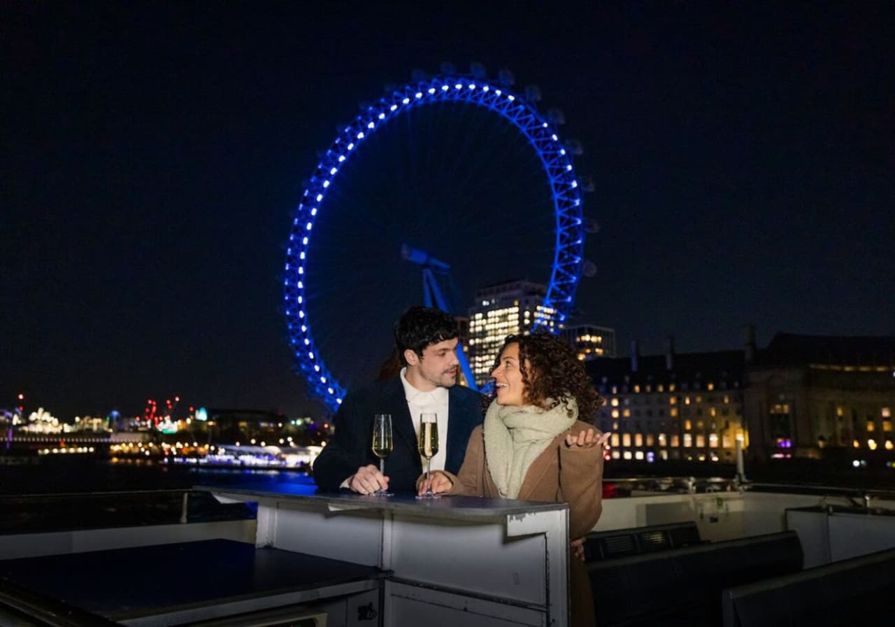 London Evening Cruise with Canapés and Music - სურათი 4