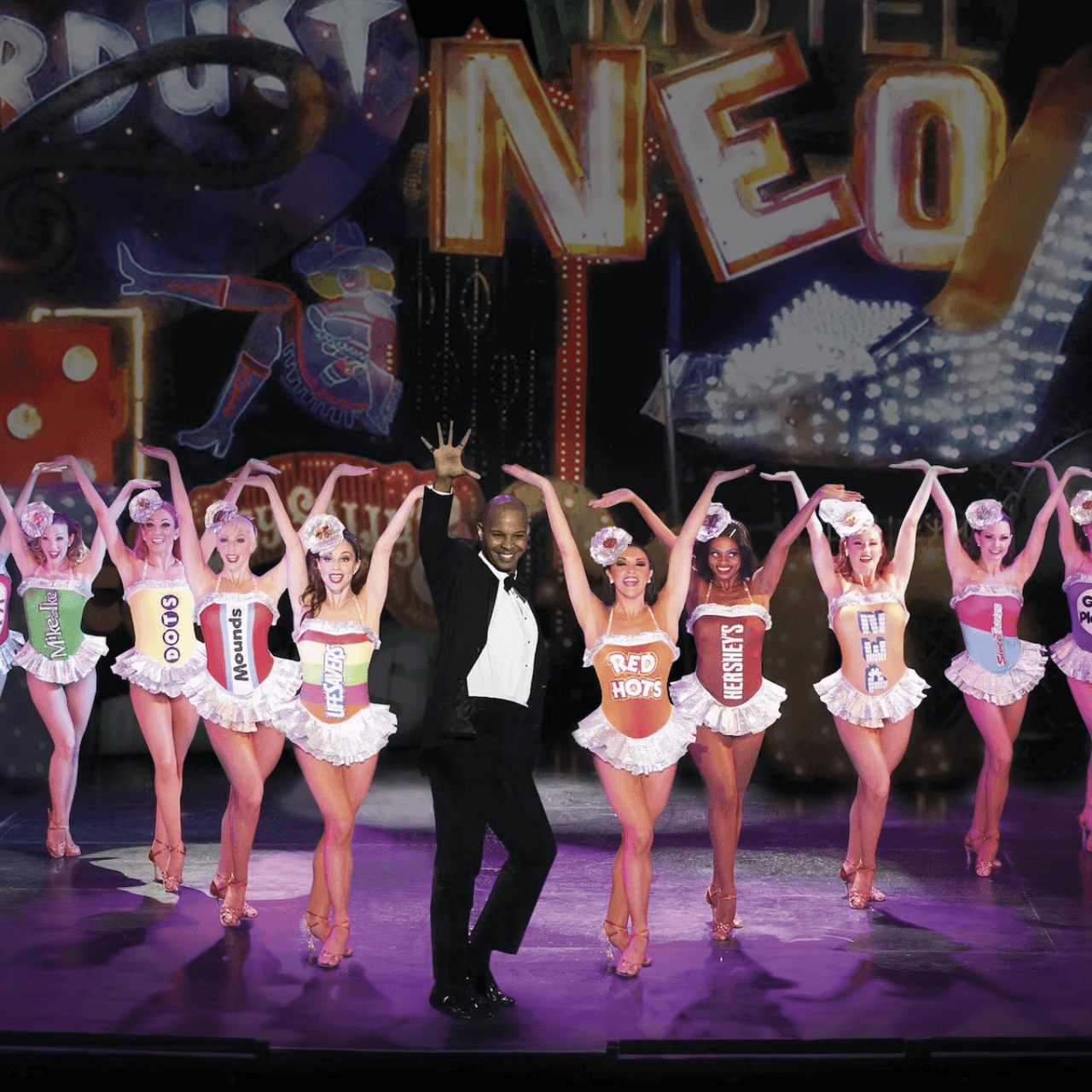 Saxe Theatre Las Vegas - Vegas! The Show - სურათი 5