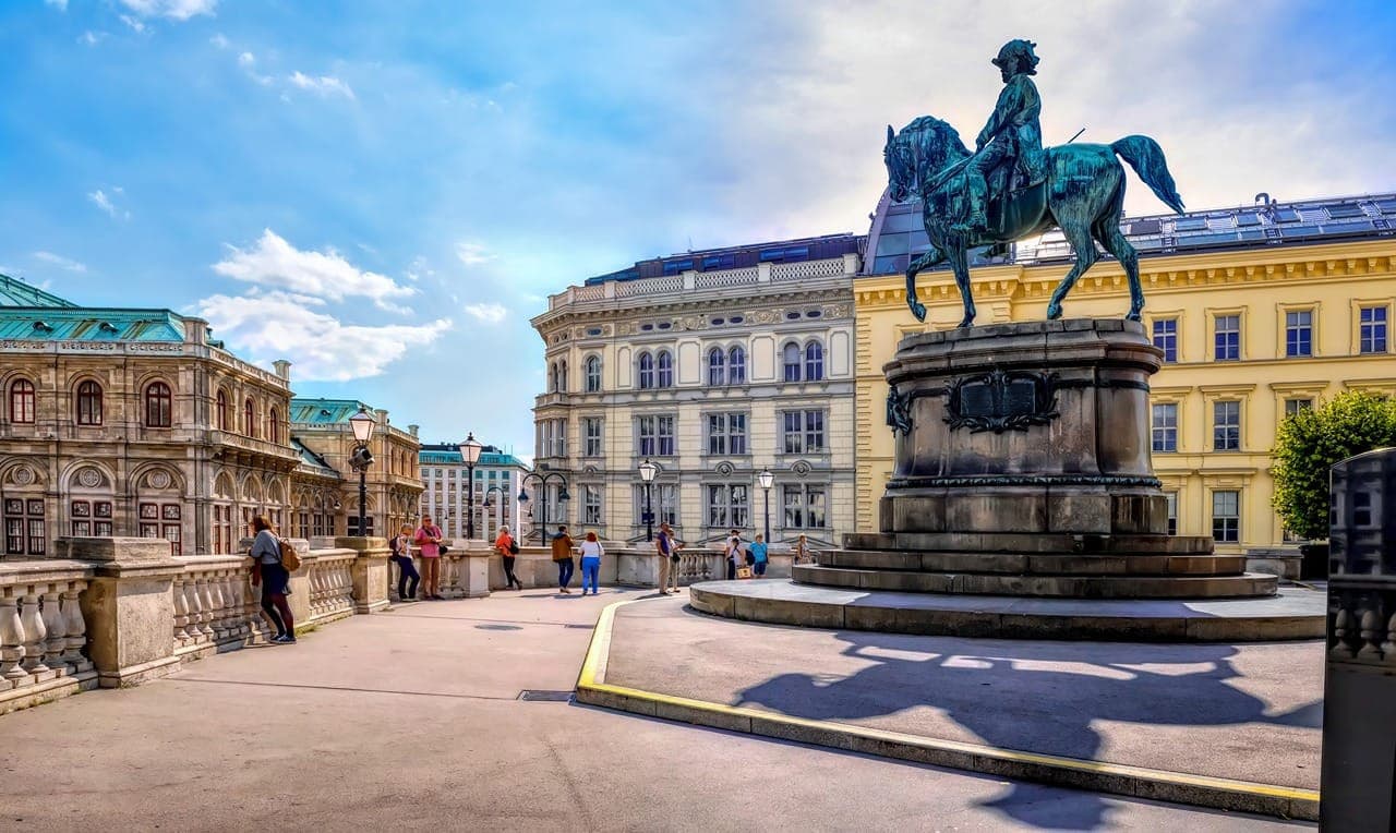Vienna Old Town, Hofburg Palace Courtyard, and St. Stephen's Cathedral Walking Tour - სურათი 7