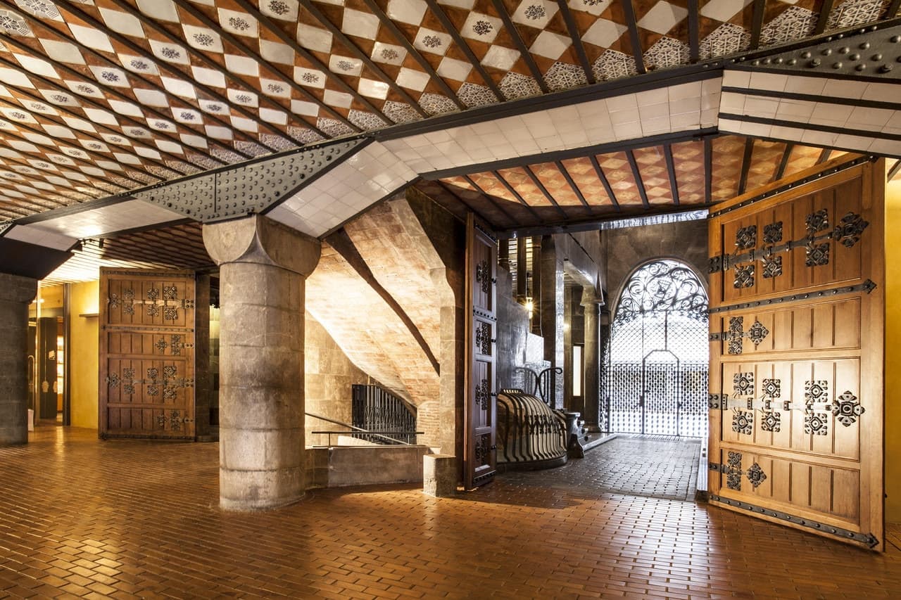 Palau Guell Ticket - სურათი 12