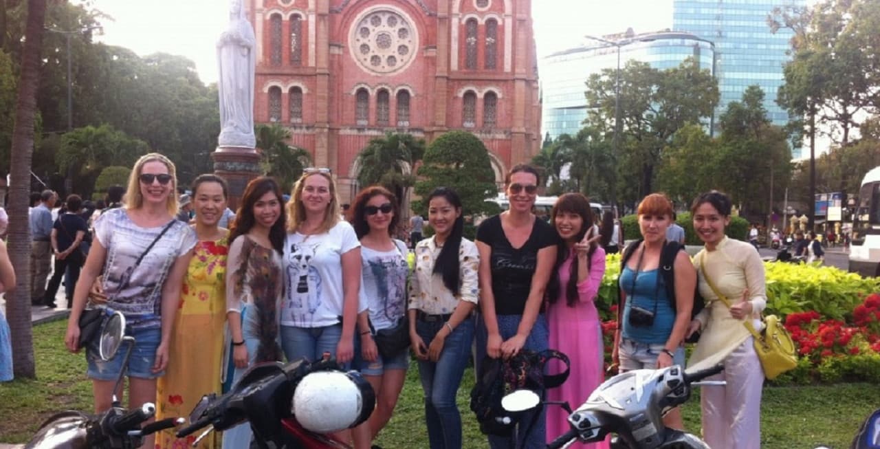 Ho Chi Minh City Night Food Tour by Motorbike - სურათი 2
