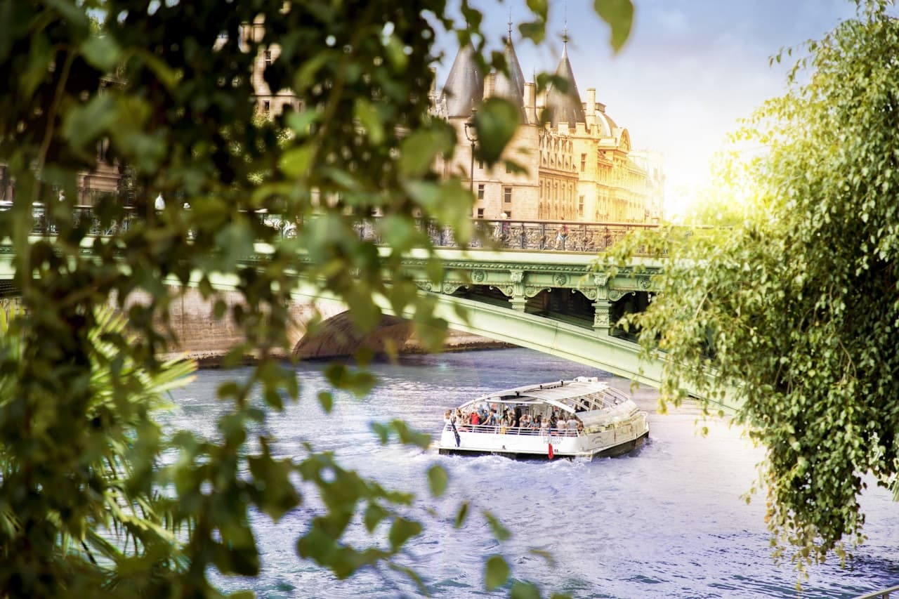 Batobus Paris Hop-on Hop-Off Riverboat - სურათი 3