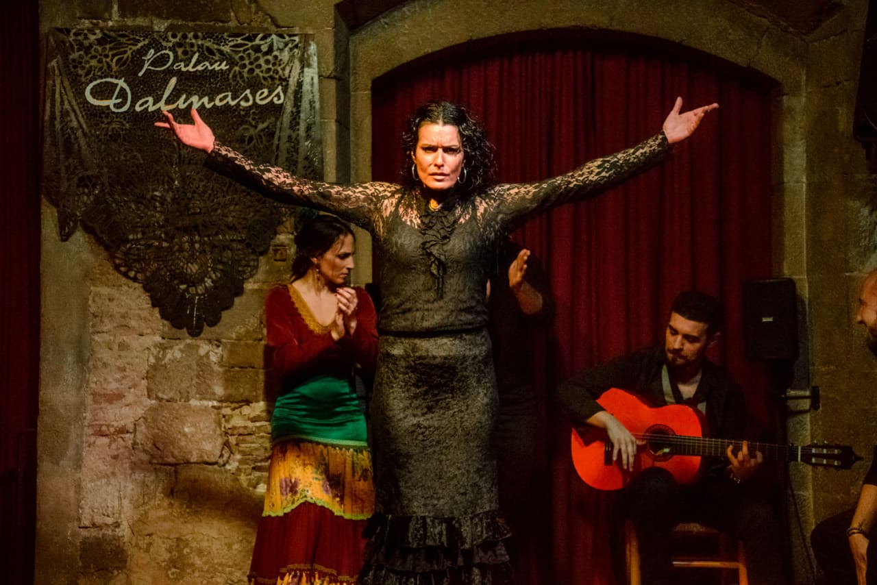 Barcelona Old Town Walking Tour with Flamenco Show and Tapas Dinner - სურათი 6