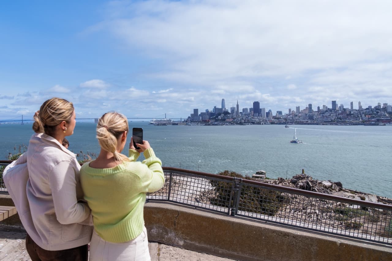 Official Alcatraz Island Admission Ticket + Audio Tour with Roundtrip Ferry by Alcatraz City Cruises - სურათი 6
