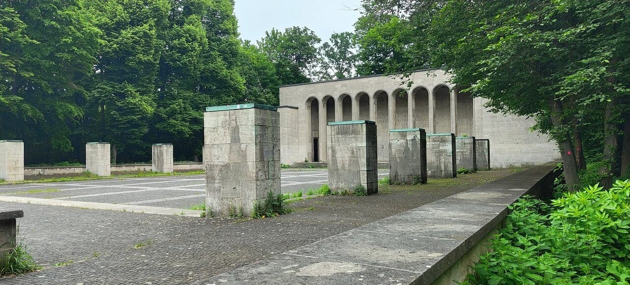 Nuremberg Old Town and Rally Grounds Walking Tour - სურათი 9