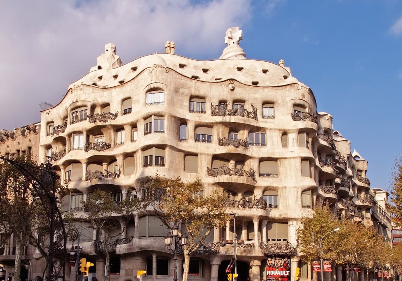 Barcelona Walking Tour with High-Speed Train Transfer from Madrid - სურათი 4