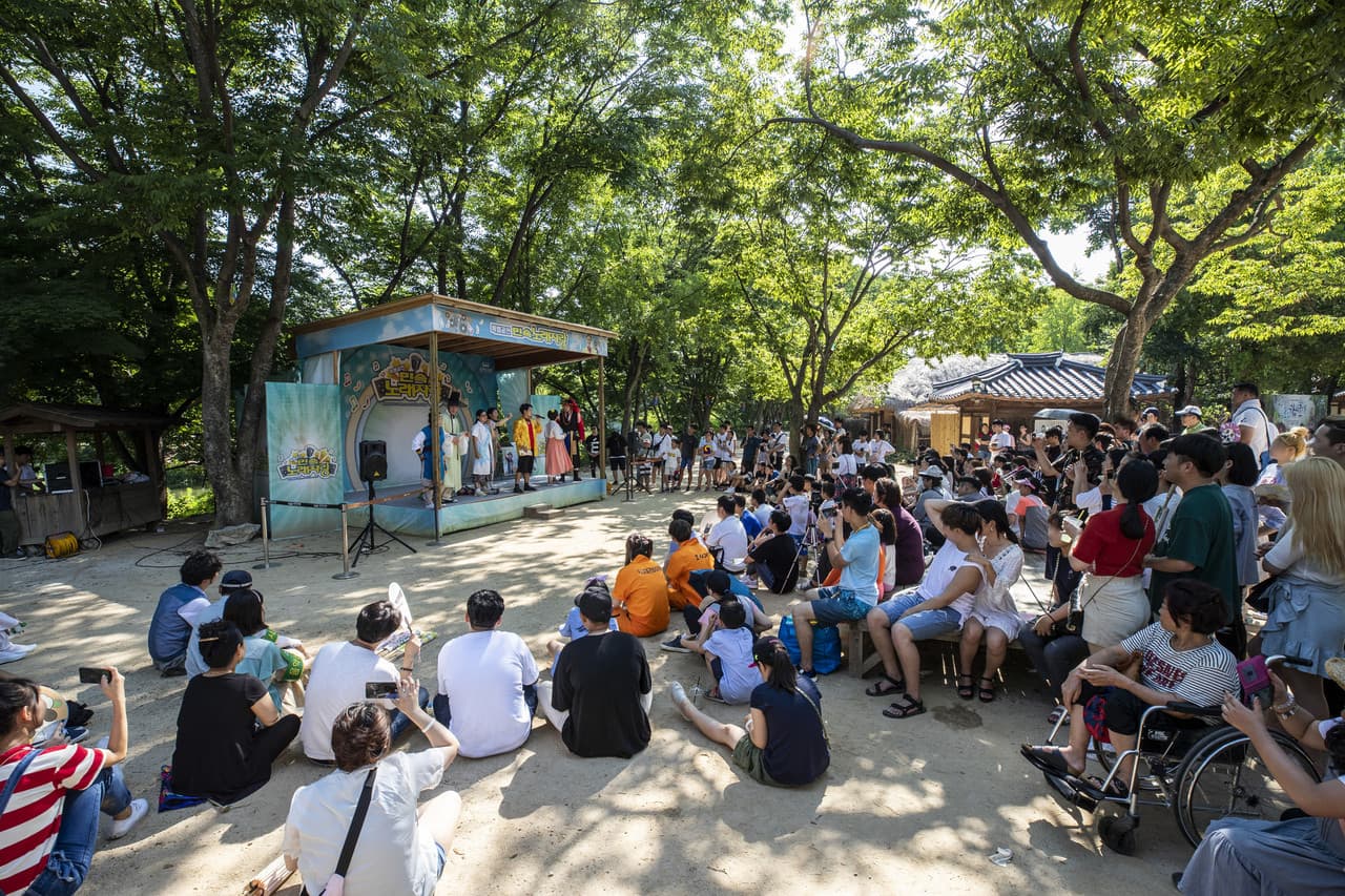 Korean Folk Village and Suwon Hwaseong Fortress Full-Day Tour from Seoul - სურათი 12