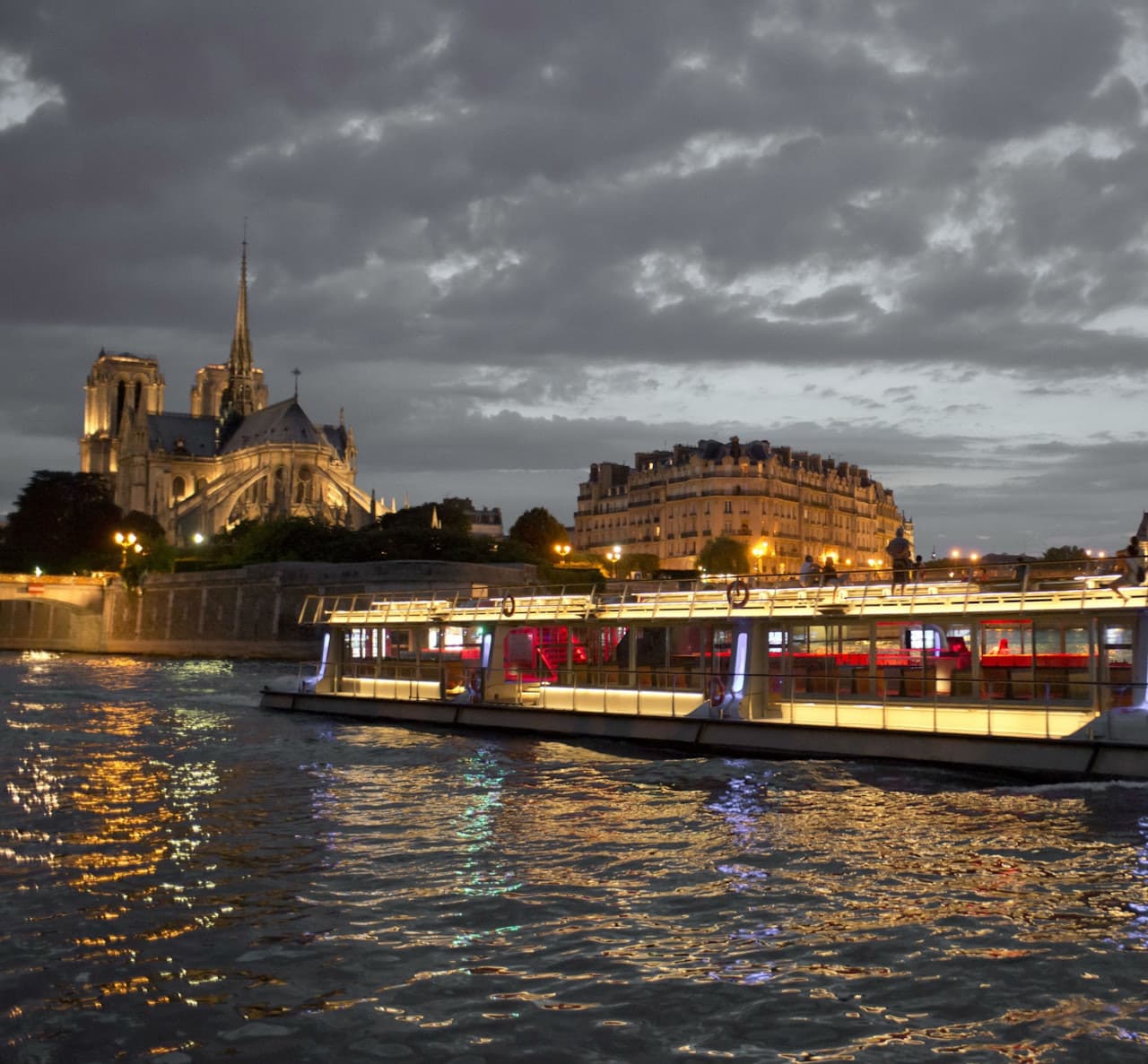Seine River Cruise by Bateaux Parisiens – Departing from the Eiffel Tower - სურათი 7