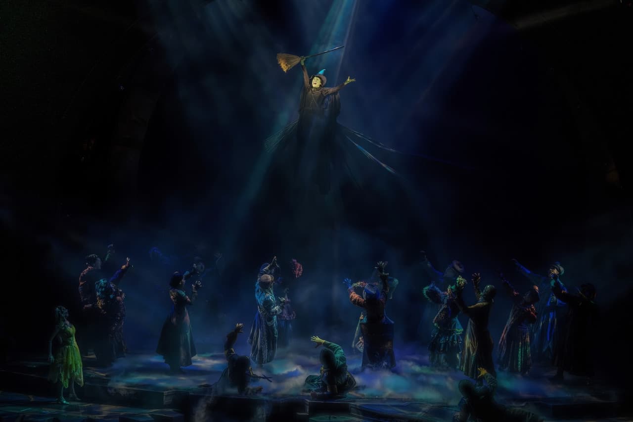 Wicked Broadway Show Ticket in New York - სურათი 4