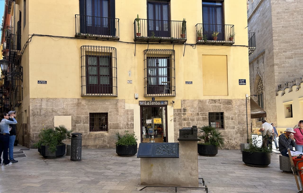 La Lonja de la Seda Tour with English-Speaking Guide & Fast Track Entry - სურათი 5