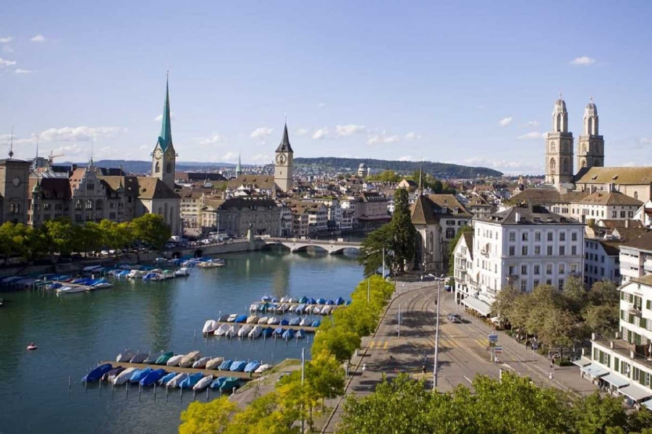 Zurich Sightseeing Bus Tour with Guided Old Town Walk - სურათი 2