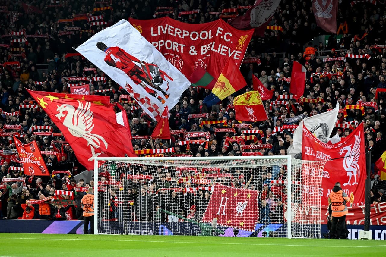 Premier League Football - Liverpool FC Match Ticket at Anfield Stadium - სურათი 7
