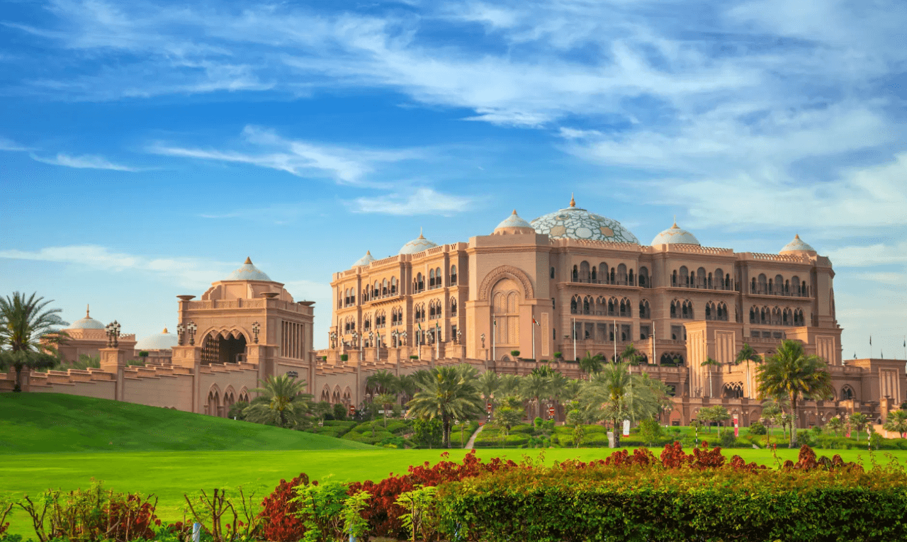 Abu Dhabi Full-Day Tour from Dubai: Sheikh Zayed Mosque, Emirates Palace, Corniche - სურათი 5
